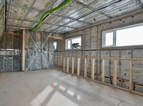 Energy-efficient home under construction by Coy’s Constructions, showcasing INTELLO insulation wrap, timber framing, and airtight building techniques for high-performance thermal comfort.